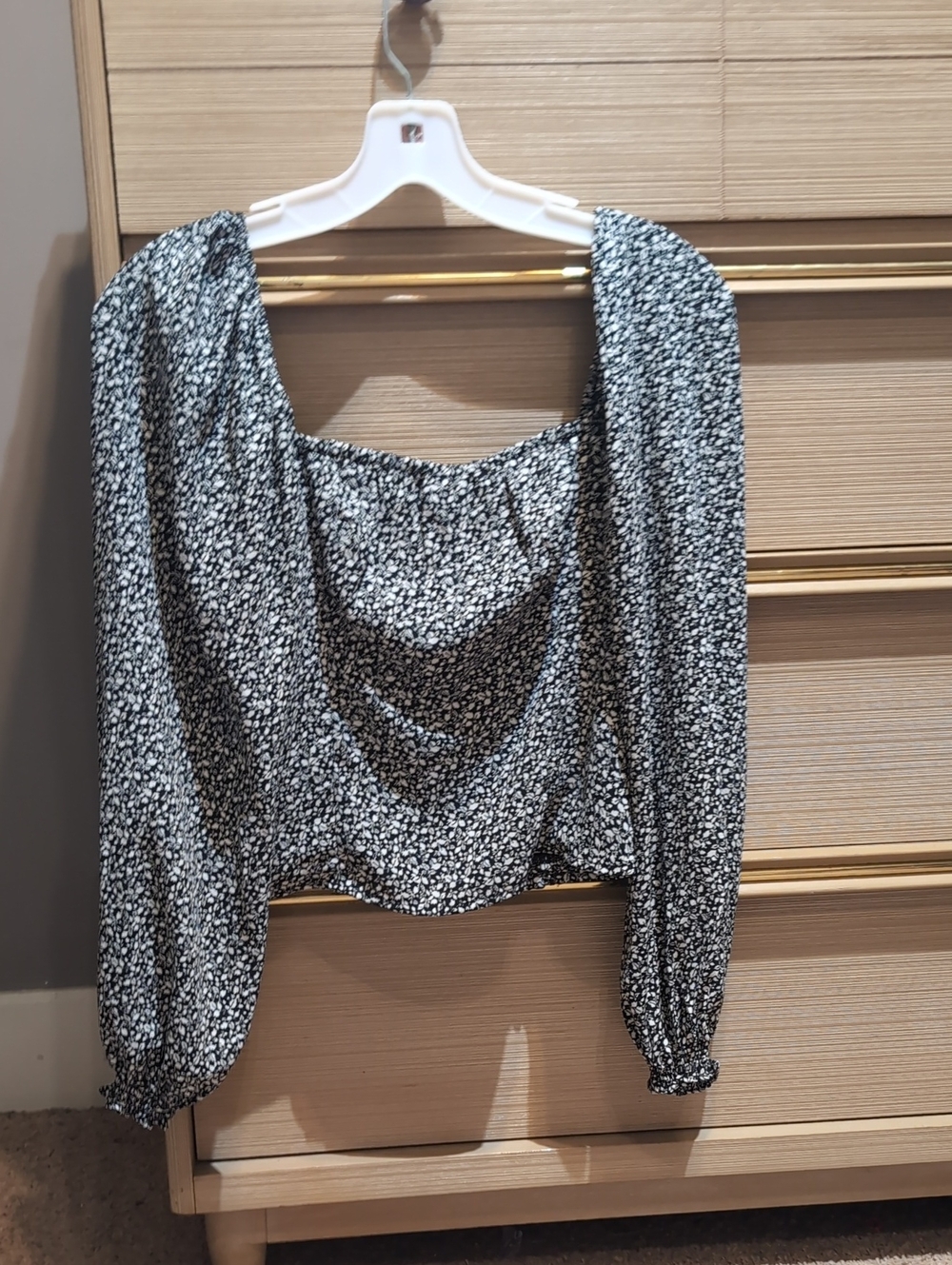 Women's Black and White Floral Square-Neck Long Sleeve Top
